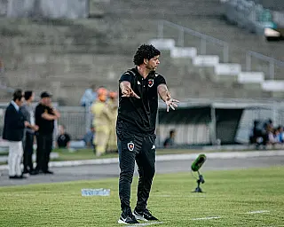 Victor Ferraz mira permanência no Botafogo-PB e projeta futuro como treinador em 2027