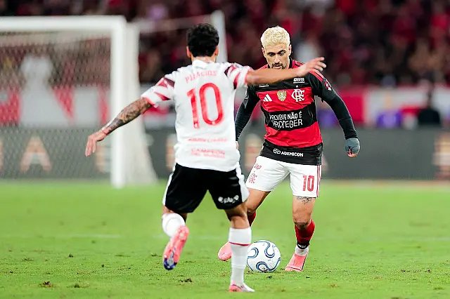 Estudiantes elimina o Flamengo nos pênaltis e enfrenta o Palmeiras na final da Libertadores