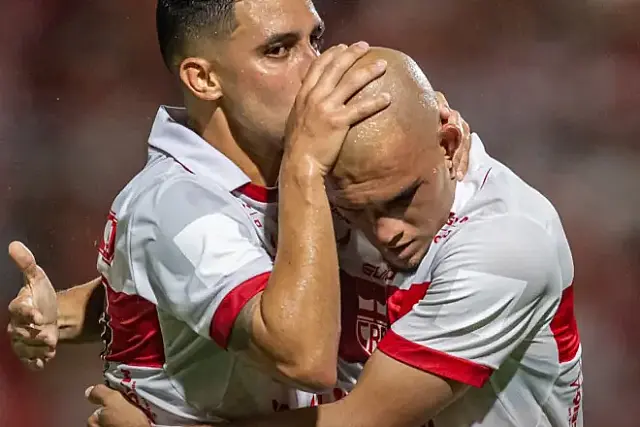 CRB vence o Londrina, entra no G-6 da Série B e confirma rebaixamento do Tubarão