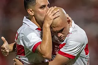CRB vence o Londrina, entra no G-6 da Série B e confirma rebaixamento do Tubarão