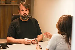 Professor Tassos Lycurgo afirma que cristianismo é o principal adversário ideológico do comunismo