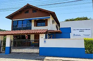 Professor de artes é demitido após aplicar maquiagem em alunos de 4 e 5 anos de  creche municipal