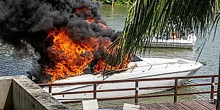 Lancha explode durante abastecimento e deixa dois feridos em praia de Ipojuca-PE