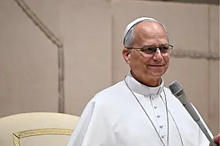 Papa Leão XIV vai receber alta neste sábado (17), diz boletim do Vaticano